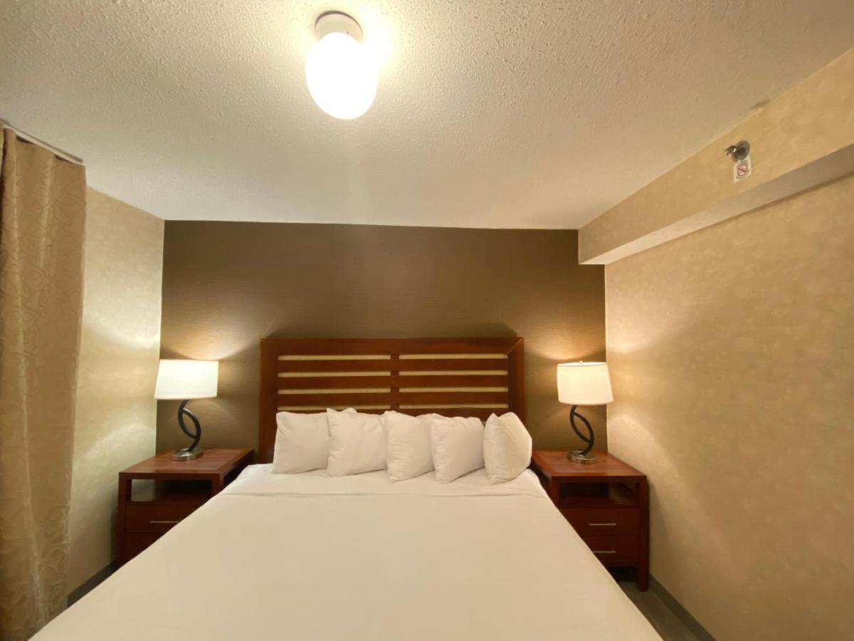 Wyndham Garden Grand Rapids Airport Hotel Exterior photo