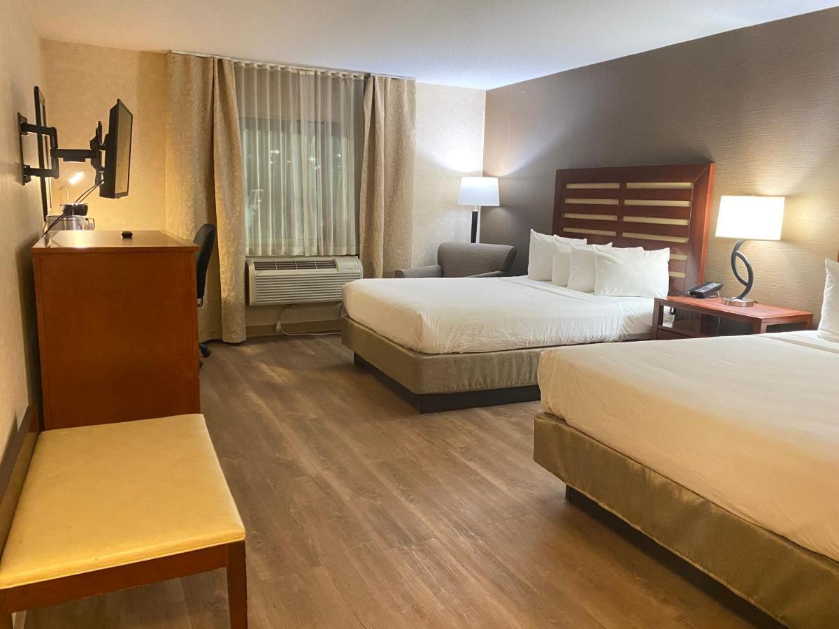 Wyndham Garden Grand Rapids Airport Hotel Exterior photo
