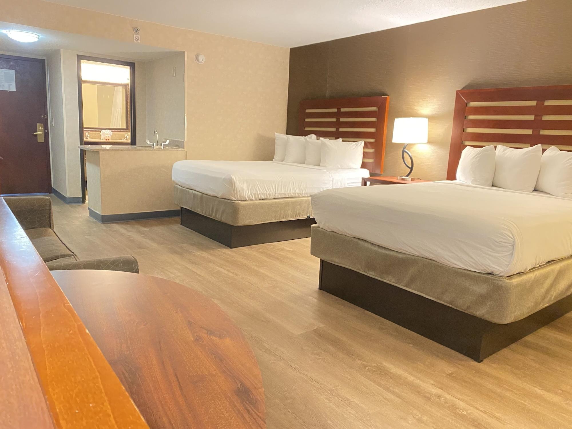 Wyndham Garden Grand Rapids Airport Hotel Exterior photo