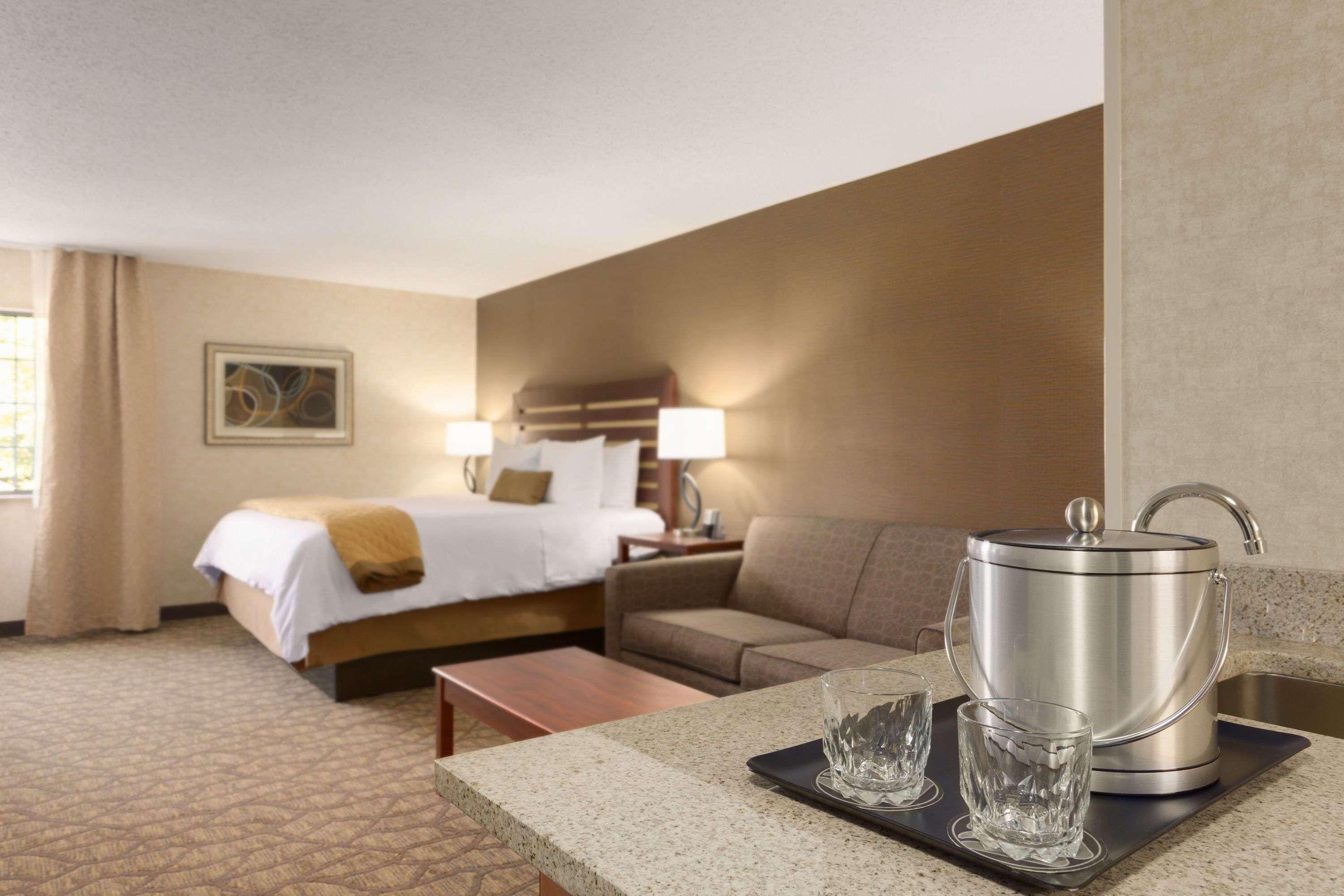 Wyndham Garden Grand Rapids Airport Hotel Exterior photo