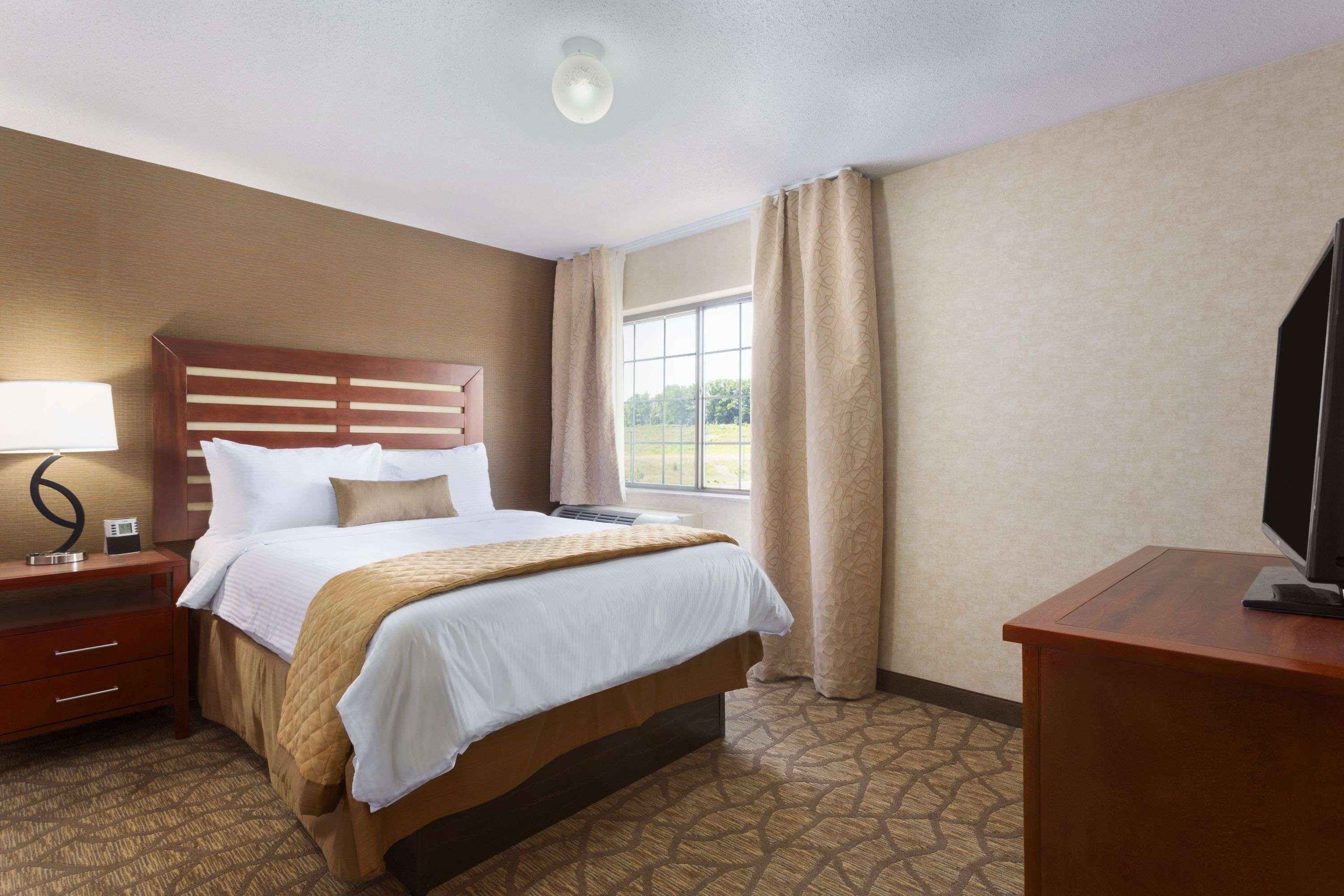 Wyndham Garden Grand Rapids Airport Hotel Exterior photo