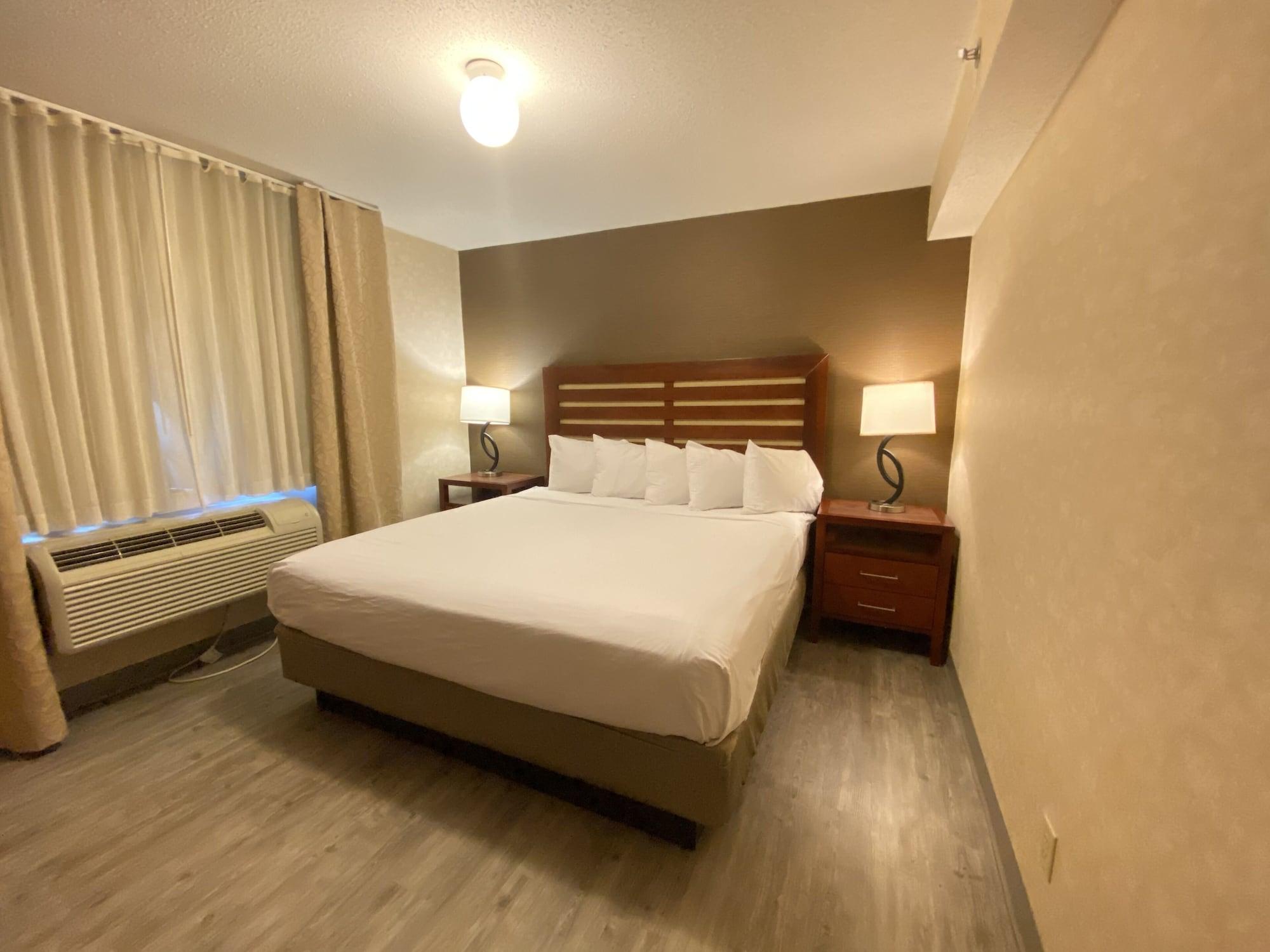 Wyndham Garden Grand Rapids Airport Hotel Exterior photo
